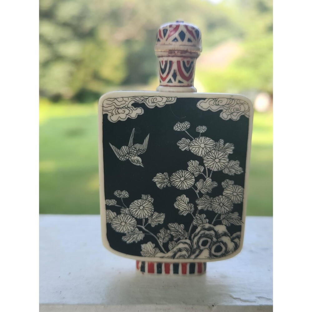 Antique Porcelain Snuff Bottle with Spoon | Kanji Studio Mark | Iron Red Enamel - Picture 2 of 16